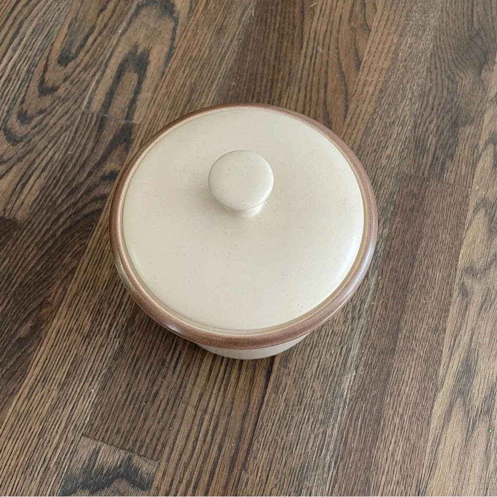 Container with Lid - Picture 3 of 5
